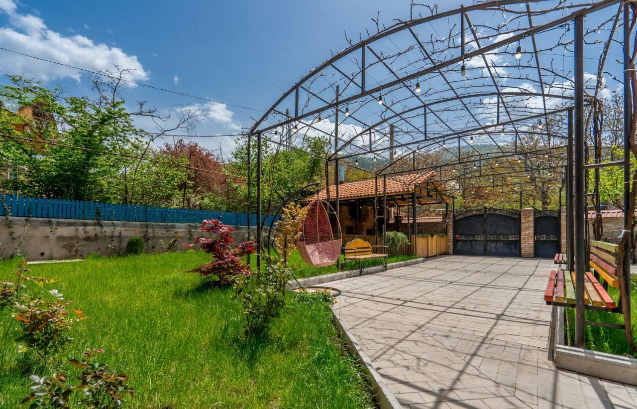 Rivendell Hotel Borjomi Exterior photo